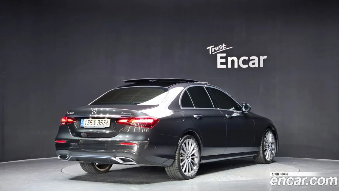 Mercedes-Benz E-Class — фото 2