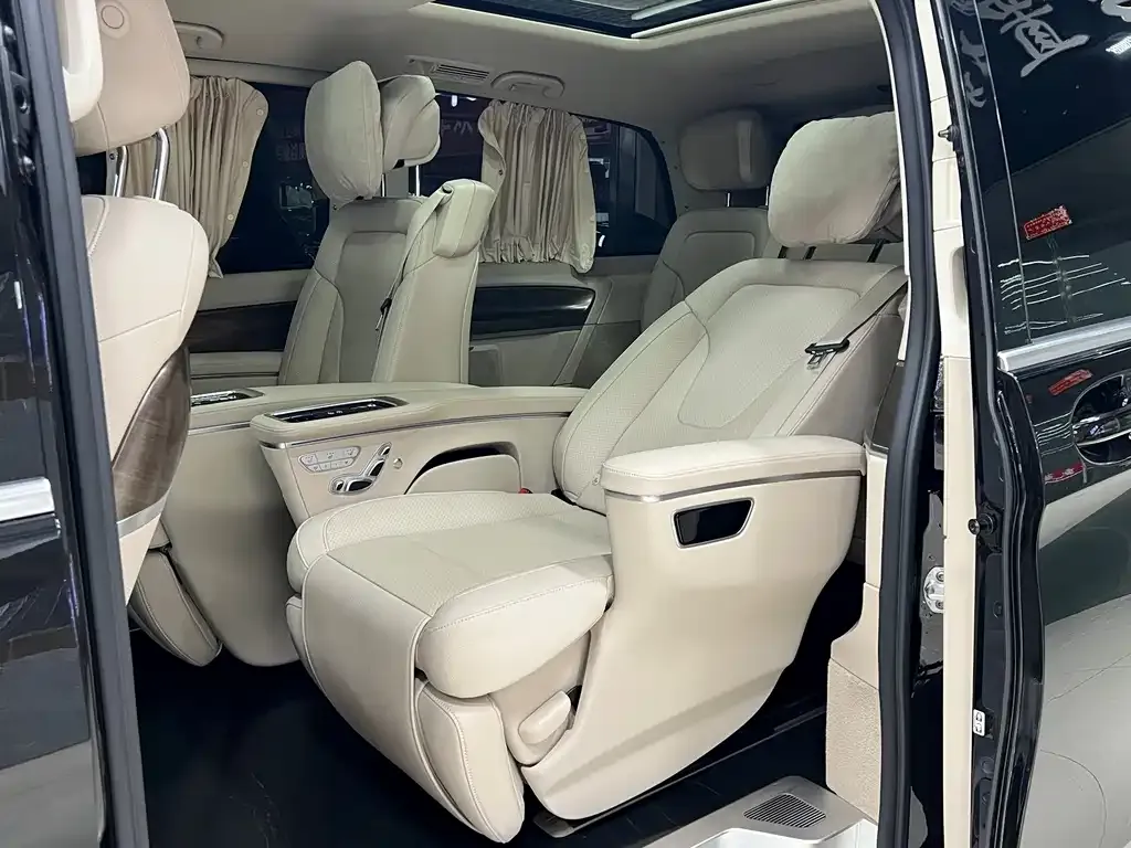 Mercedes-Benz V-Class 2023 из CN, фото 10