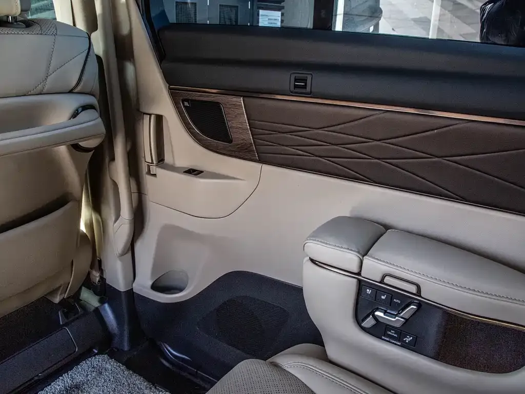 Toyota Vellfire 2024 из CN, фото 9