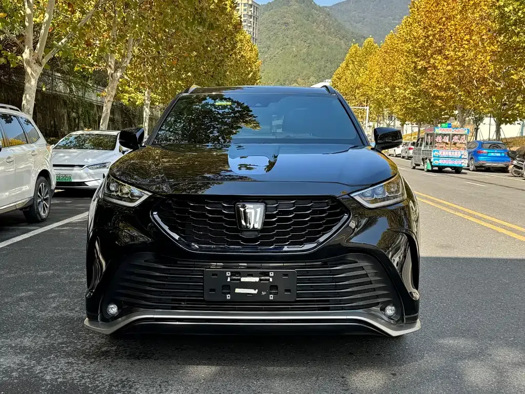 Toyota Crown Kluger 2024 из CN, фото 2