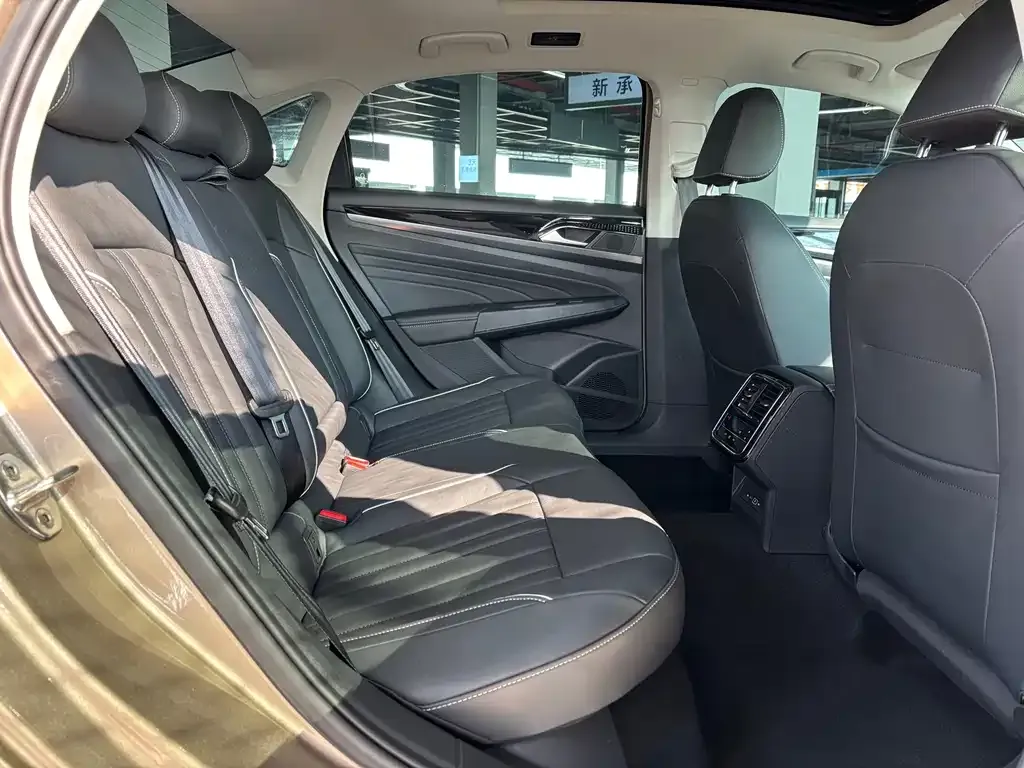 Volkswagen Passat — фото 10