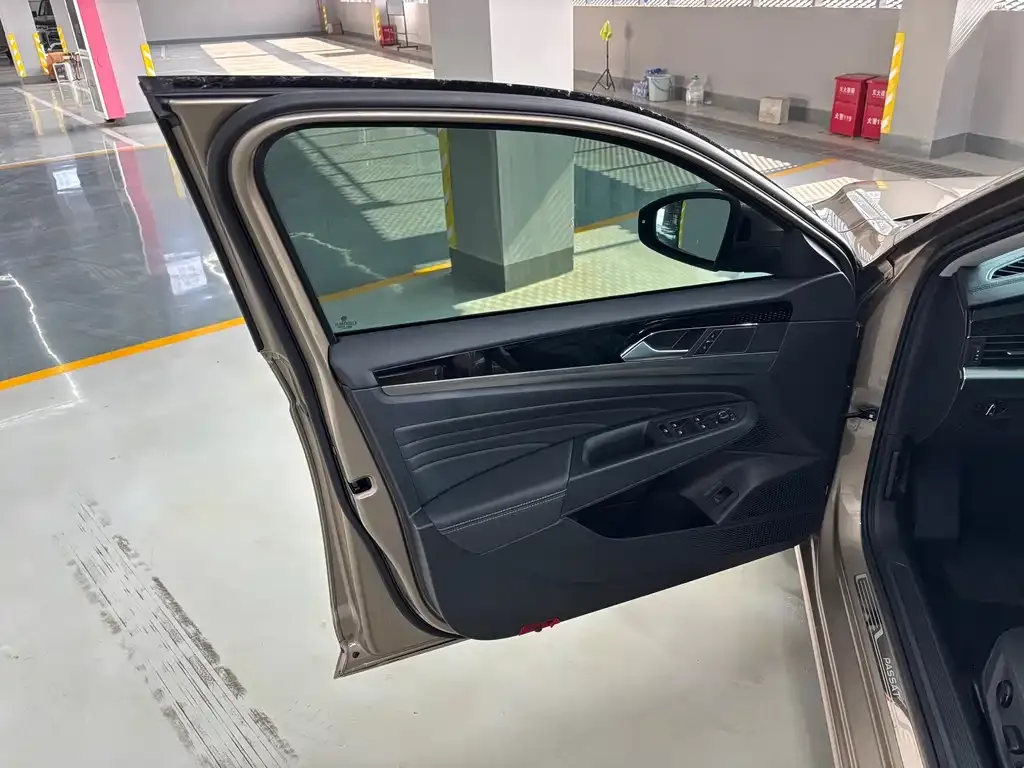 Volkswagen Passat — фото 6