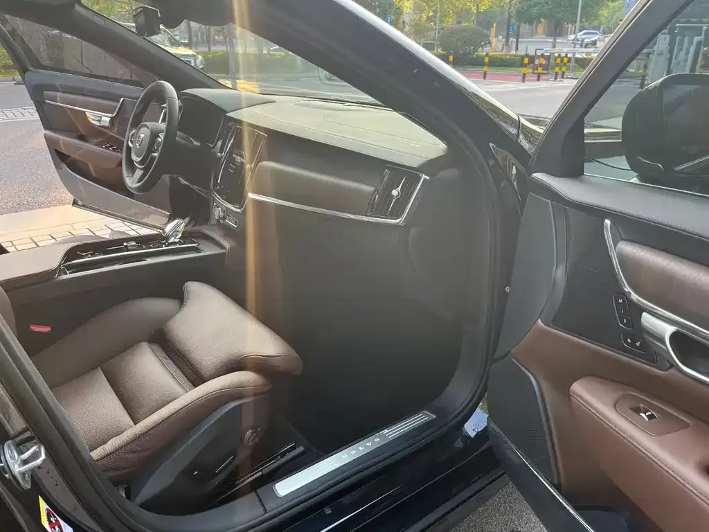Volvo S90 — фото 10