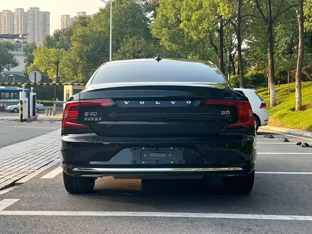 Volvo S90 — фото 8