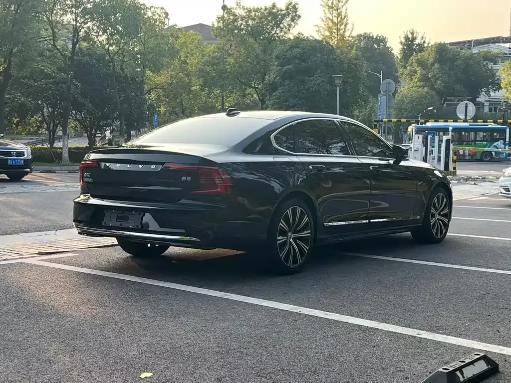 Volvo S90 — фото 9