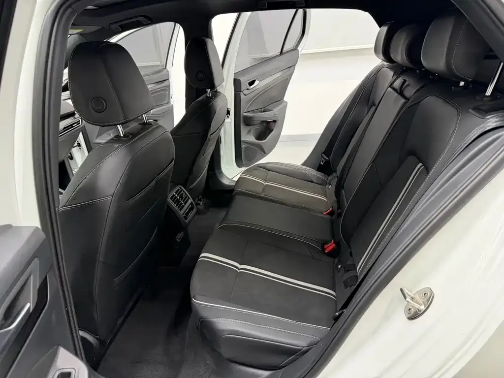 Volkswagen Golf 2021 из CN, фото 9