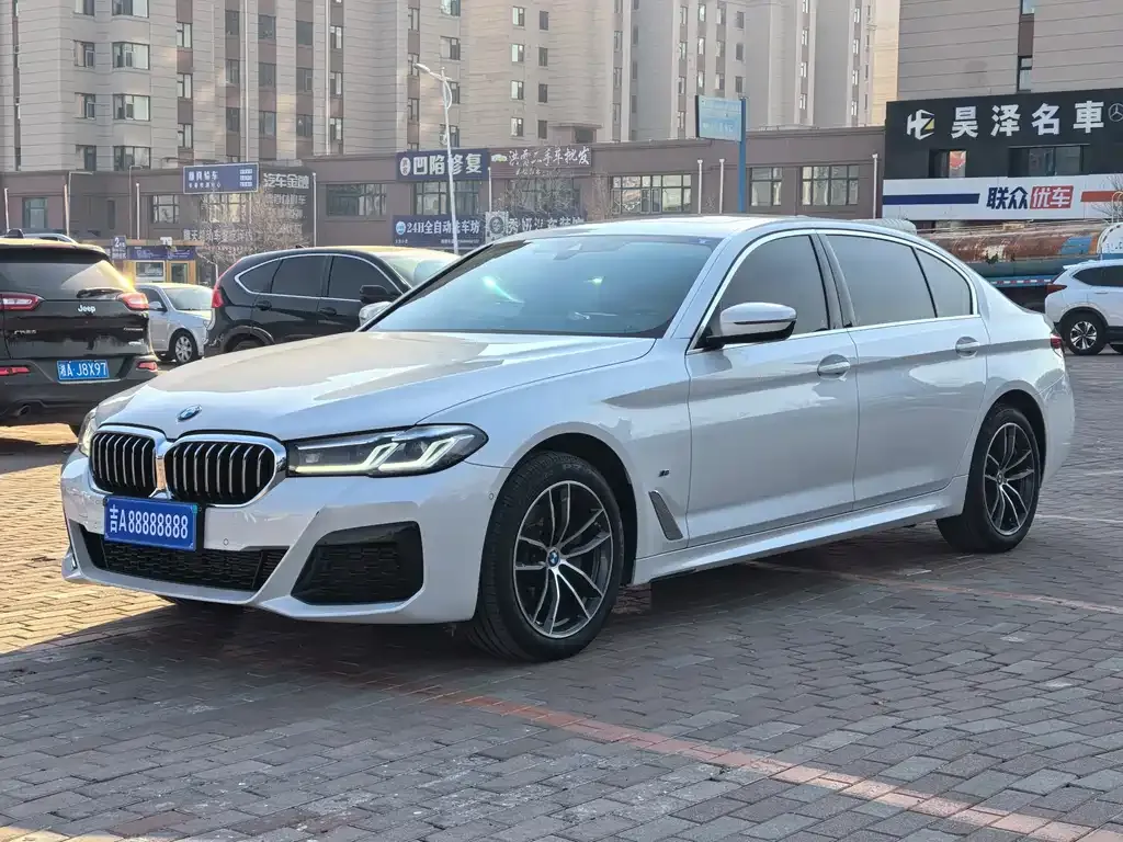 BMW 5 Series — фото 1