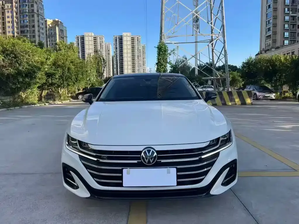 Volkswagen CC 2023 из CN, фото 2