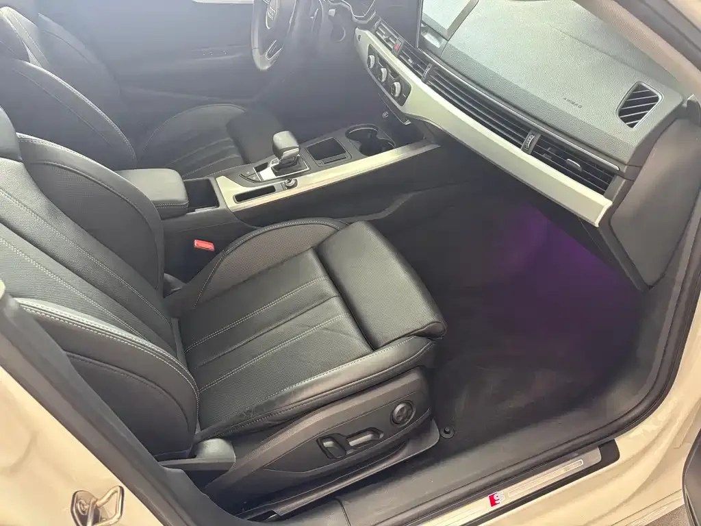 Audi A4L 2022 из CN, фото 10