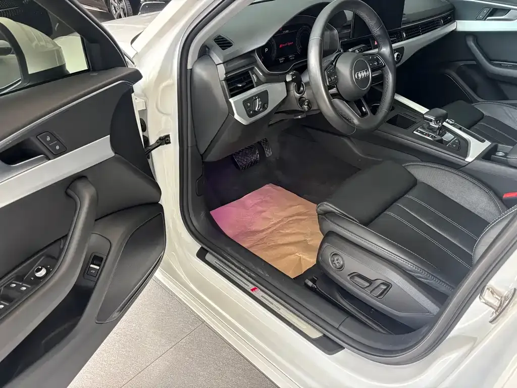 Audi A4L 2022 из CN, фото 4
