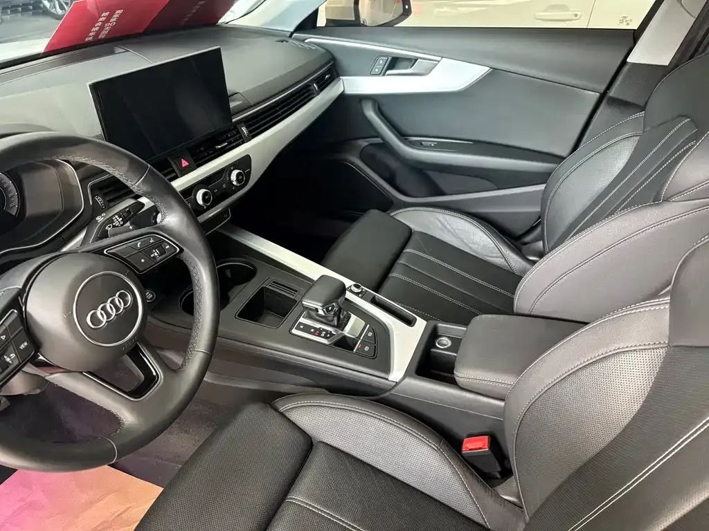 Audi A4L 2022 из CN, фото 6