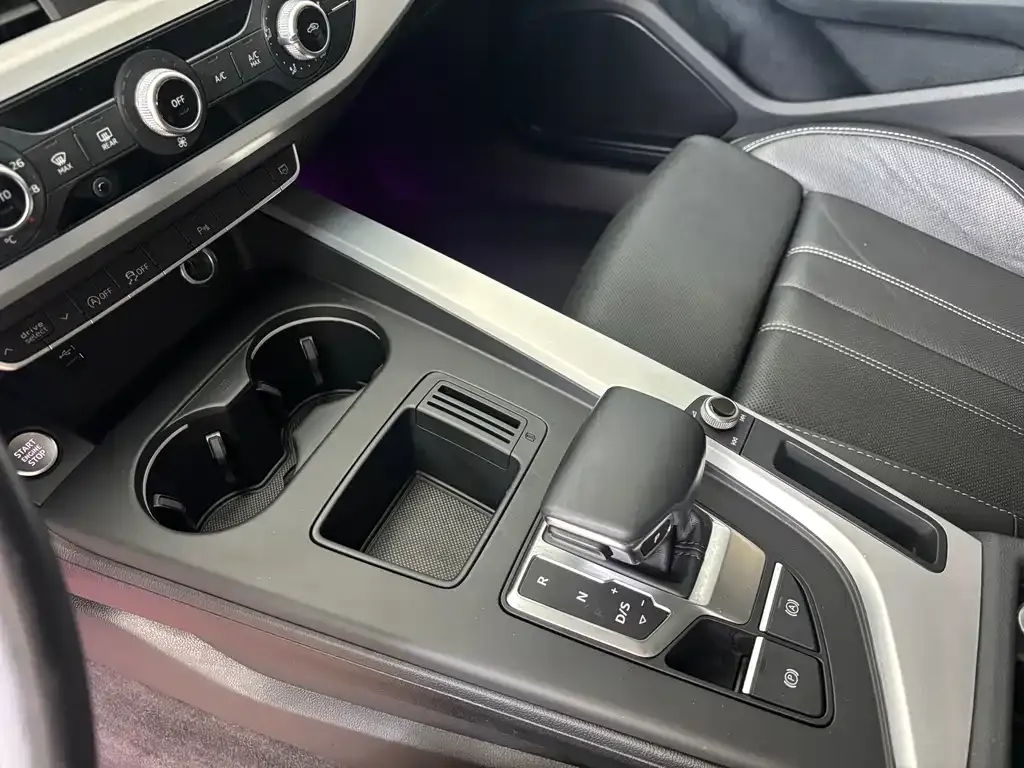 Audi A4L 2022 из CN, фото 8