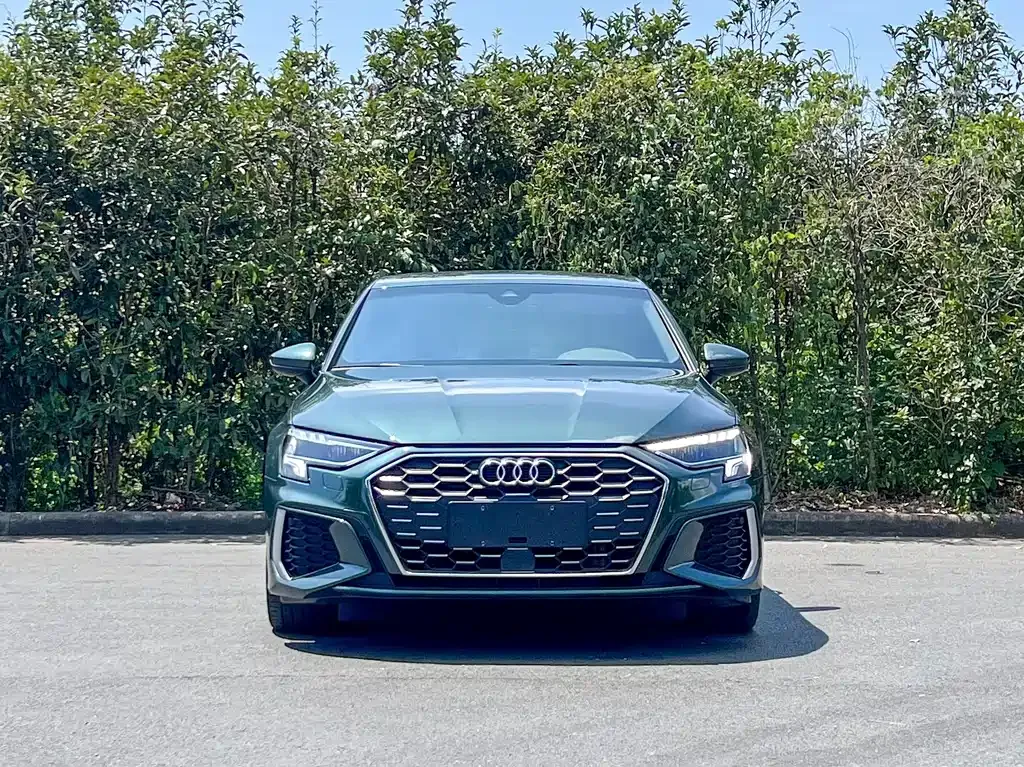 Audi A3 2023 из CN, фото 2
