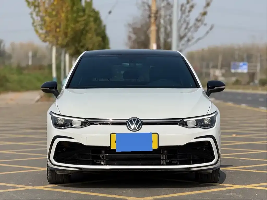 Volkswagen Golf 2024 из CN, фото 2