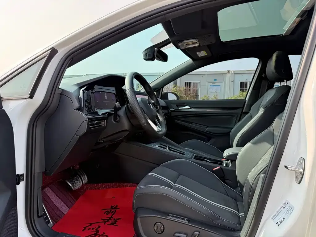 Volkswagen Golf 2024 из CN, фото 4