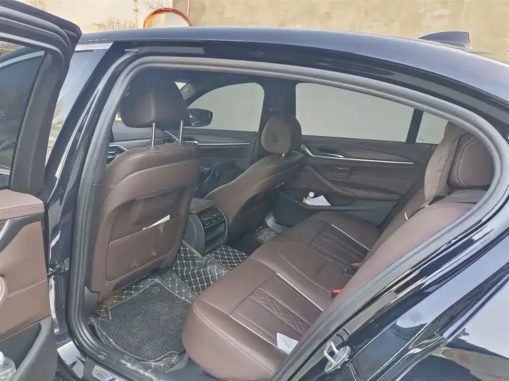 BMW 5 Series 2022 из CN, фото 7