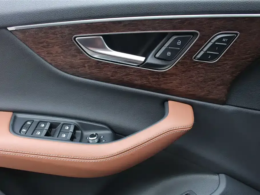 Audi Q7 2024 из CN, фото 10