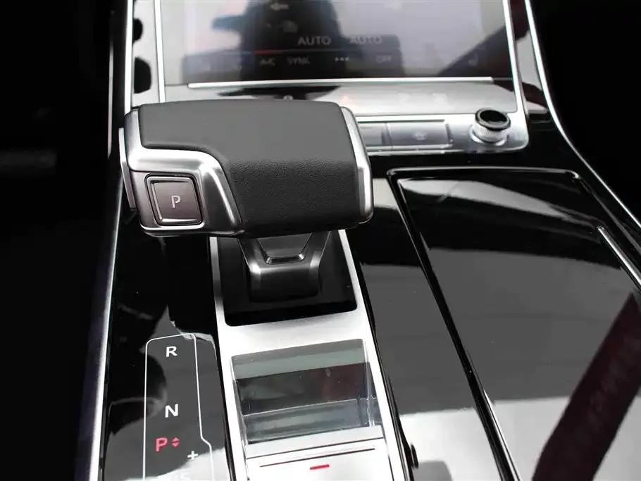 Audi Q7 2024 из CN, фото 8