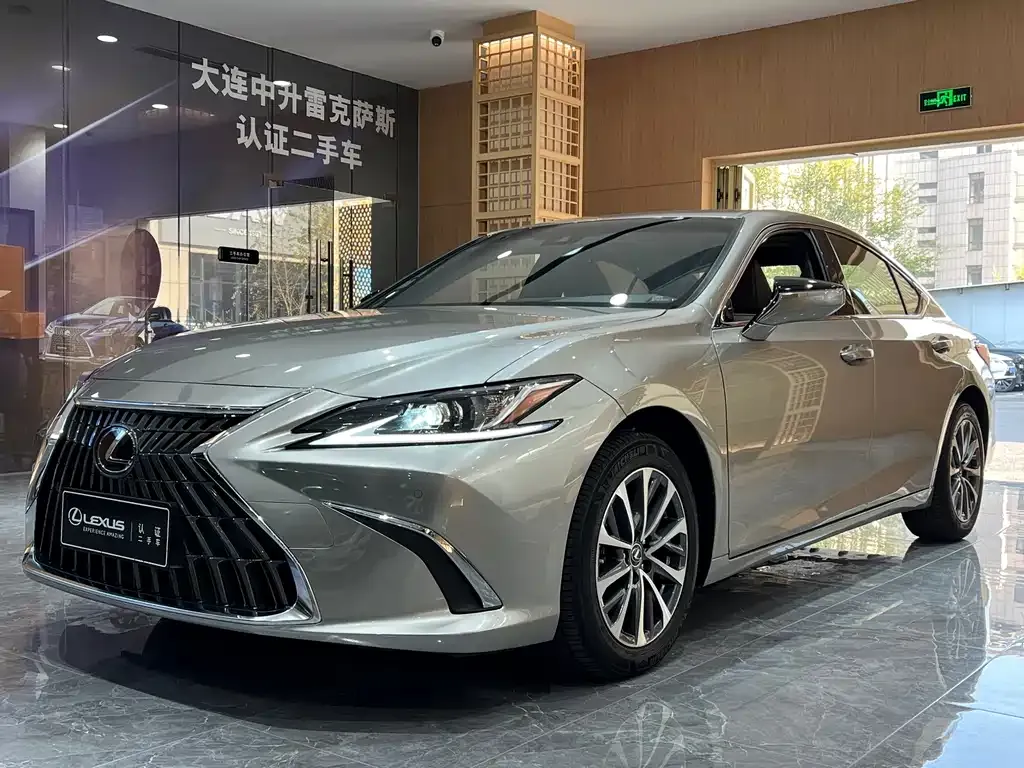 Lexus ES — фото 1
