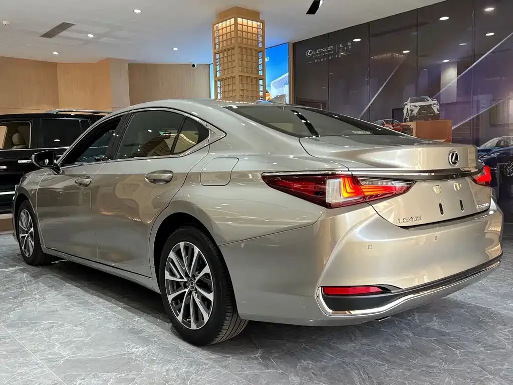 Lexus ES — фото 4