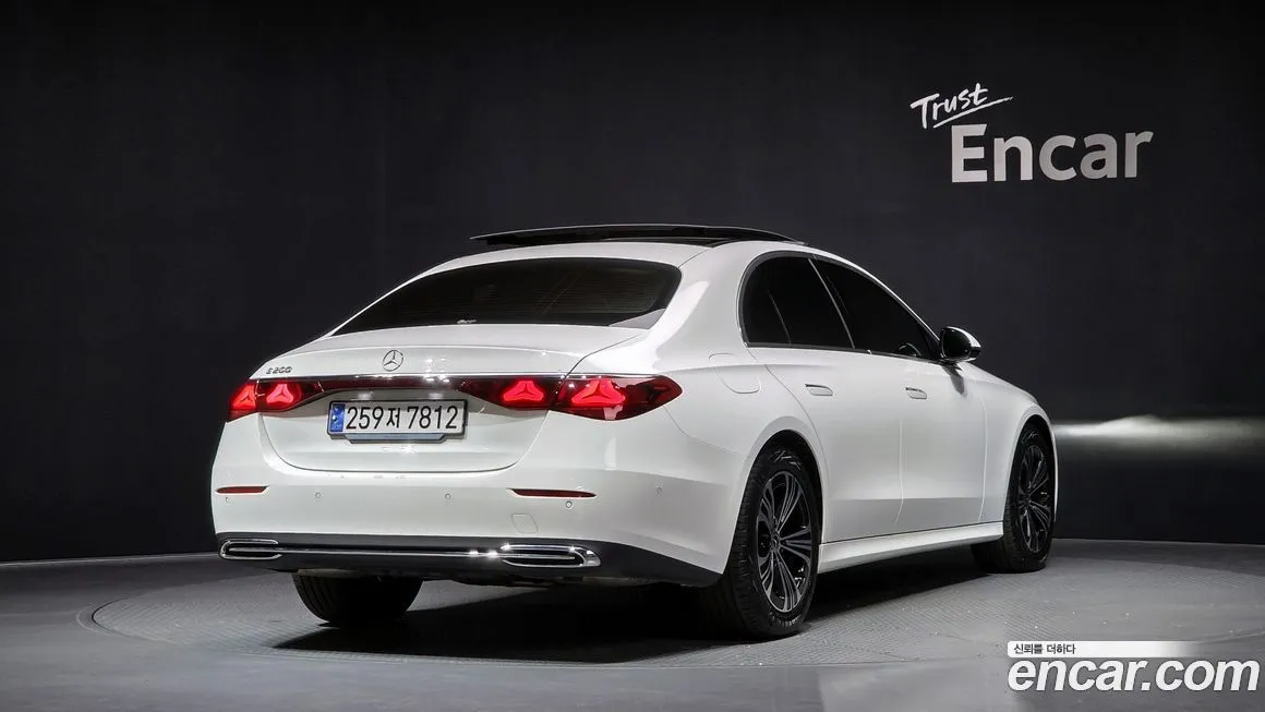 Mercedes-Benz E-Class — фото 2