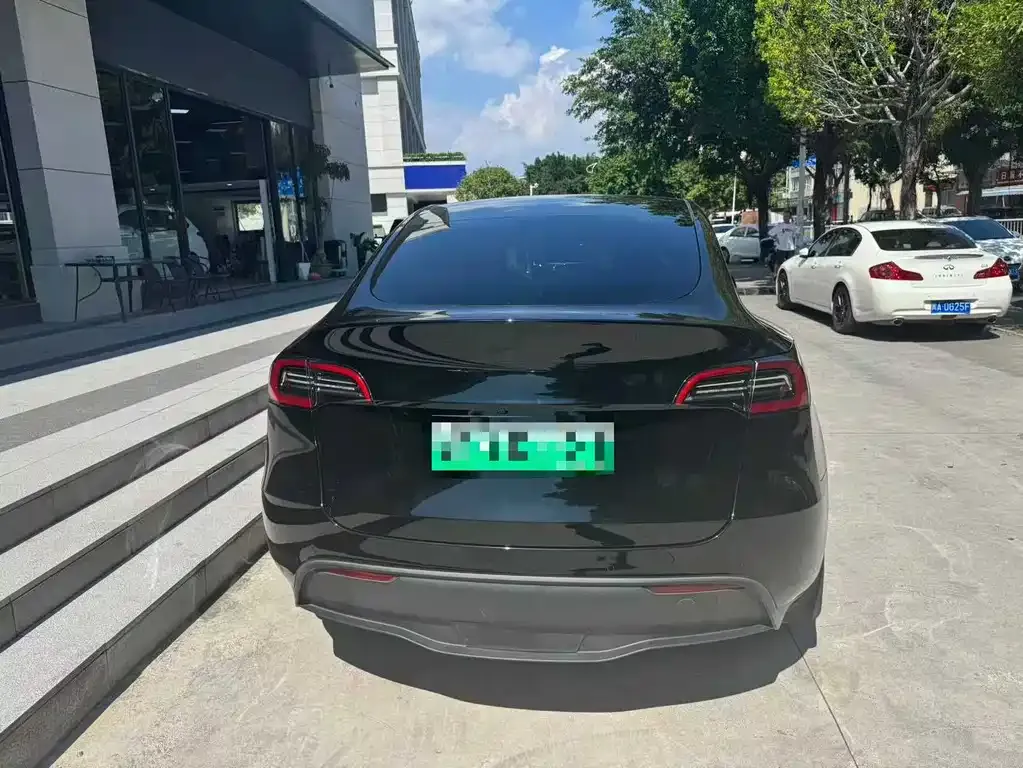 Tesla Model Y 2023 из CN, фото 2