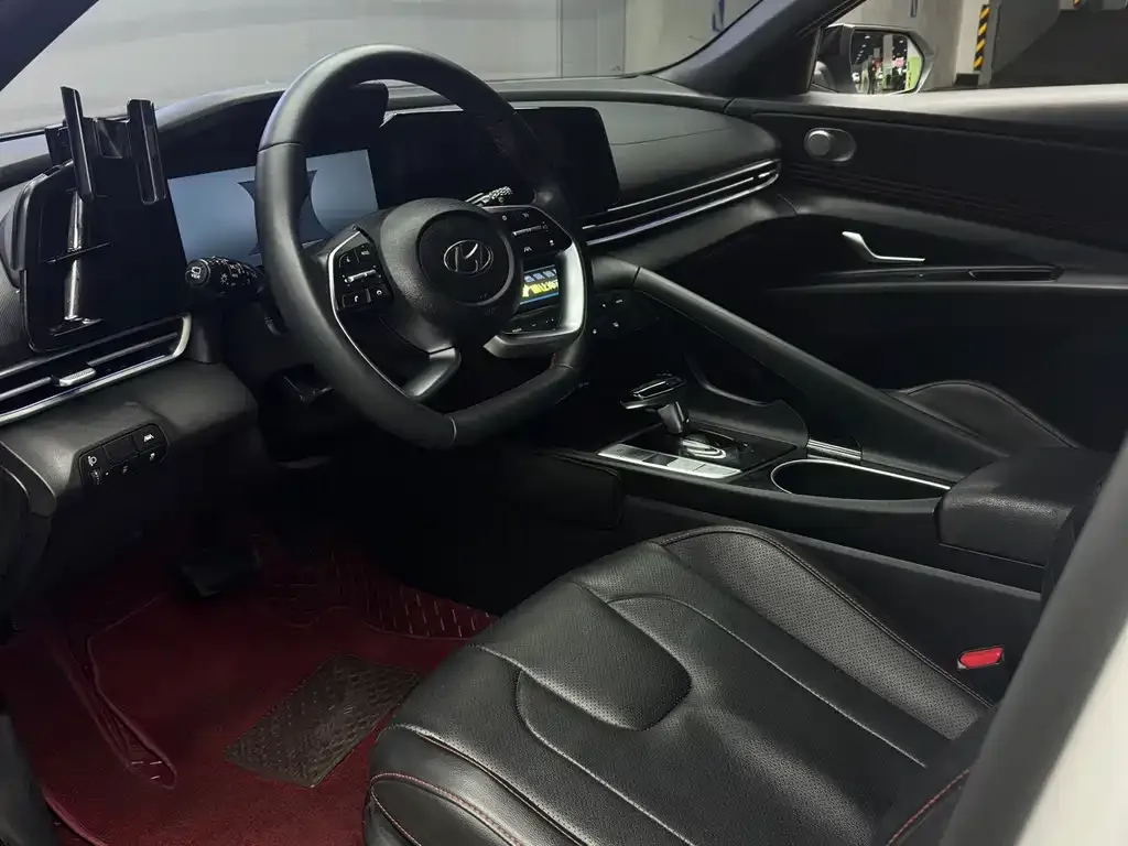 Hyundai Elantra 2023 из CN, фото 4