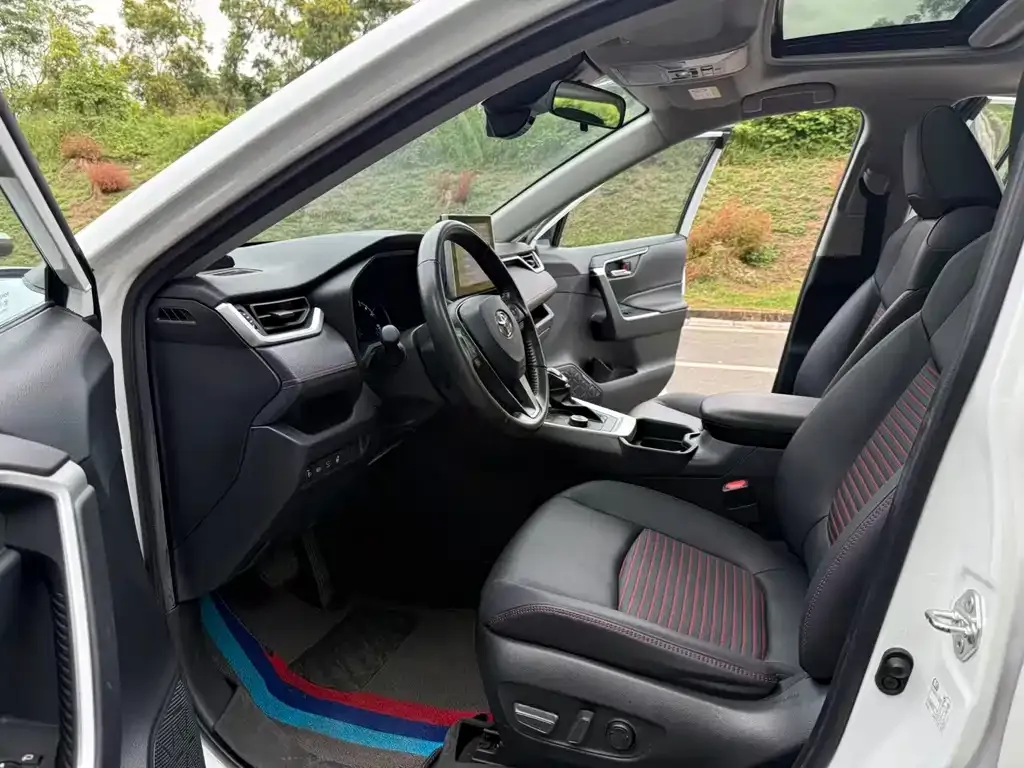 Toyota RAV4 2022 из CN, фото 4