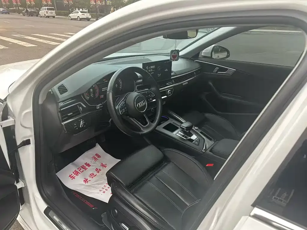 Audi A4L 2024 из CN, фото 4