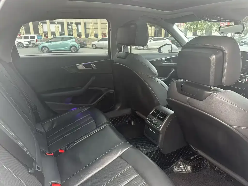 Audi A4L 2024 из CN, фото 7