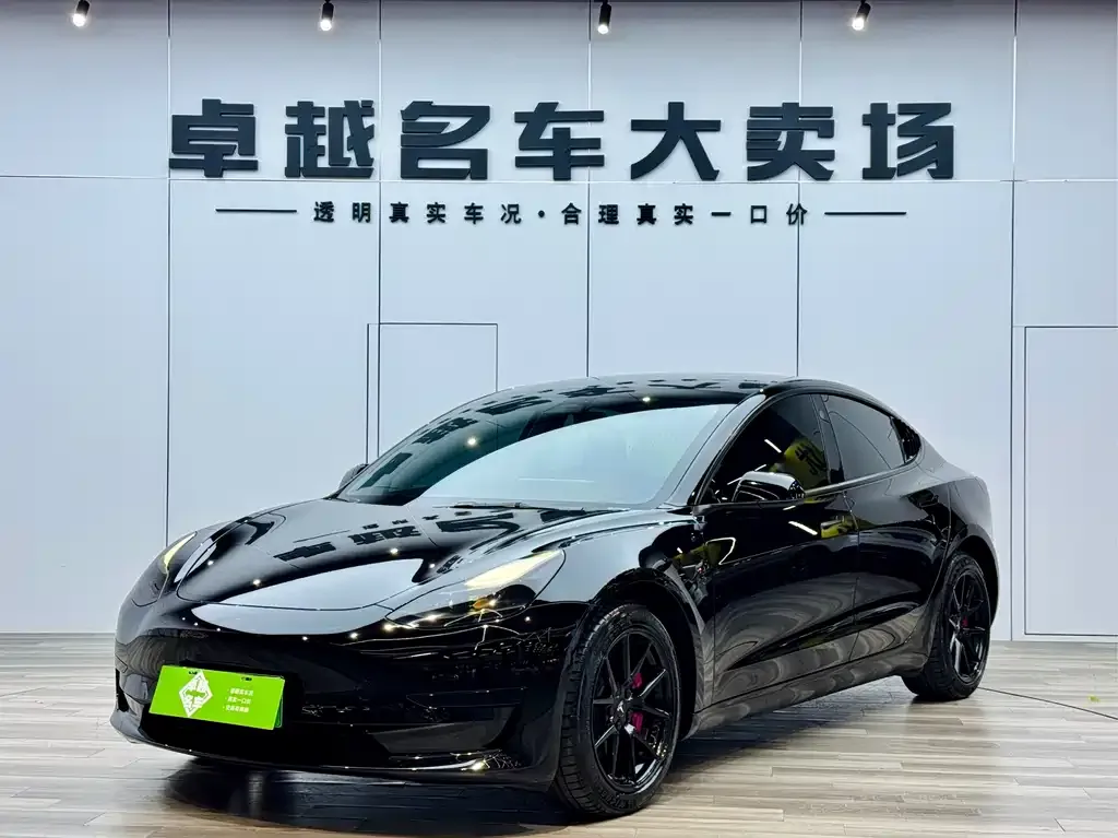 Tesla Model 3 — фото 1