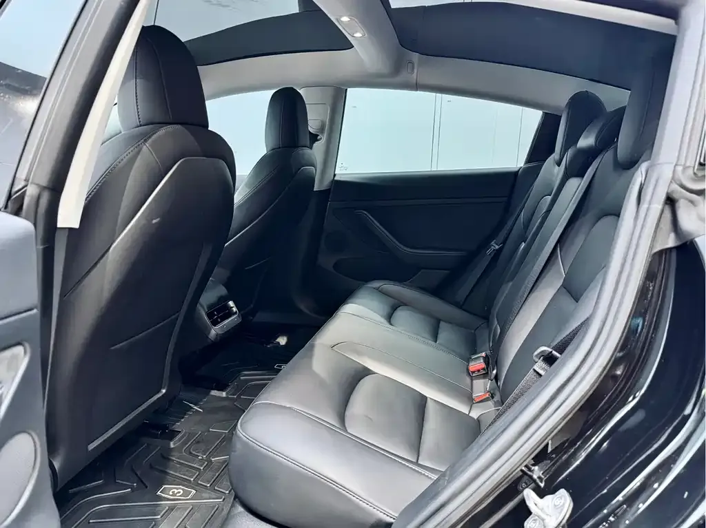 Tesla Model 3 — фото 10