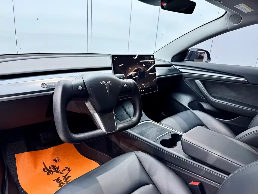 Tesla Model 3 — фото 8