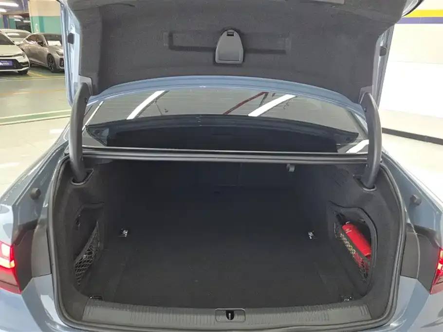 Audi A4L 2022 из CN, фото 4