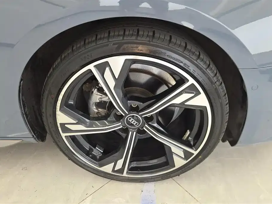 Audi A4L 2022 из CN, фото 6