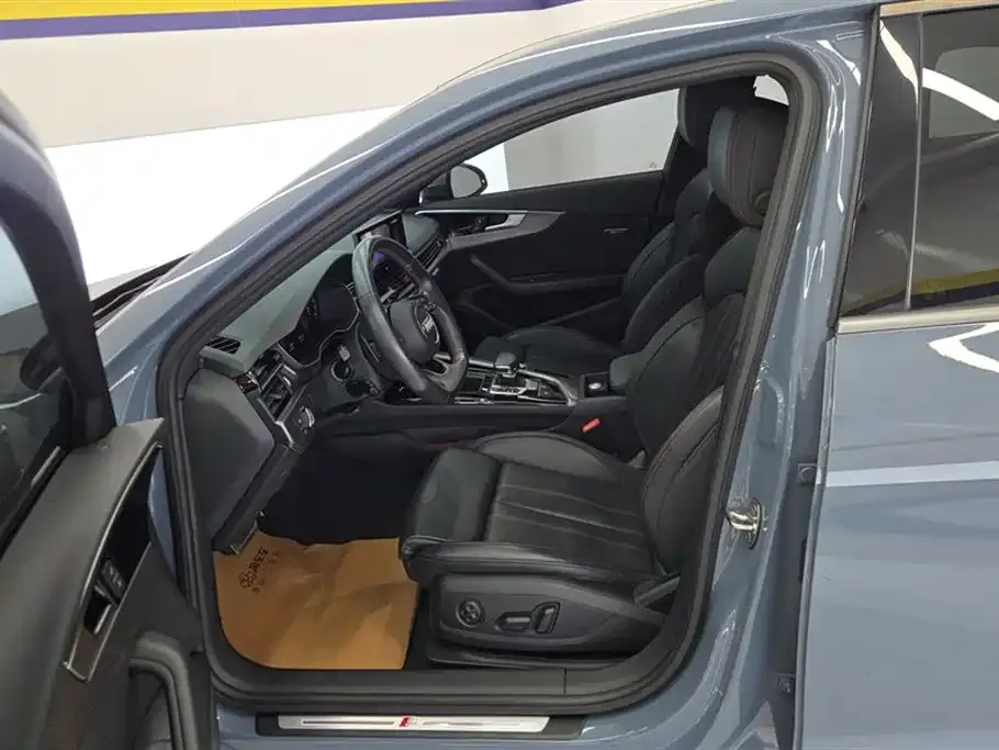 Audi A4L 2022 из CN, фото 9