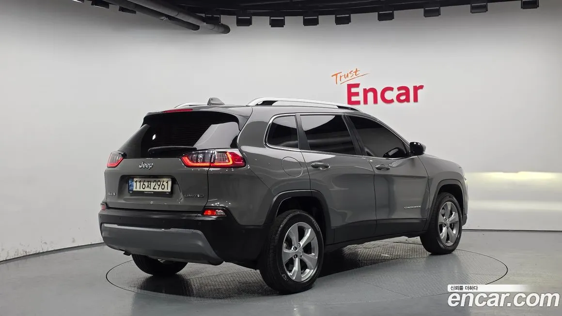 Jeep Cherokee — фото 2