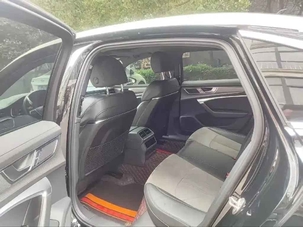 Audi A6L 2023 из CN, фото 6