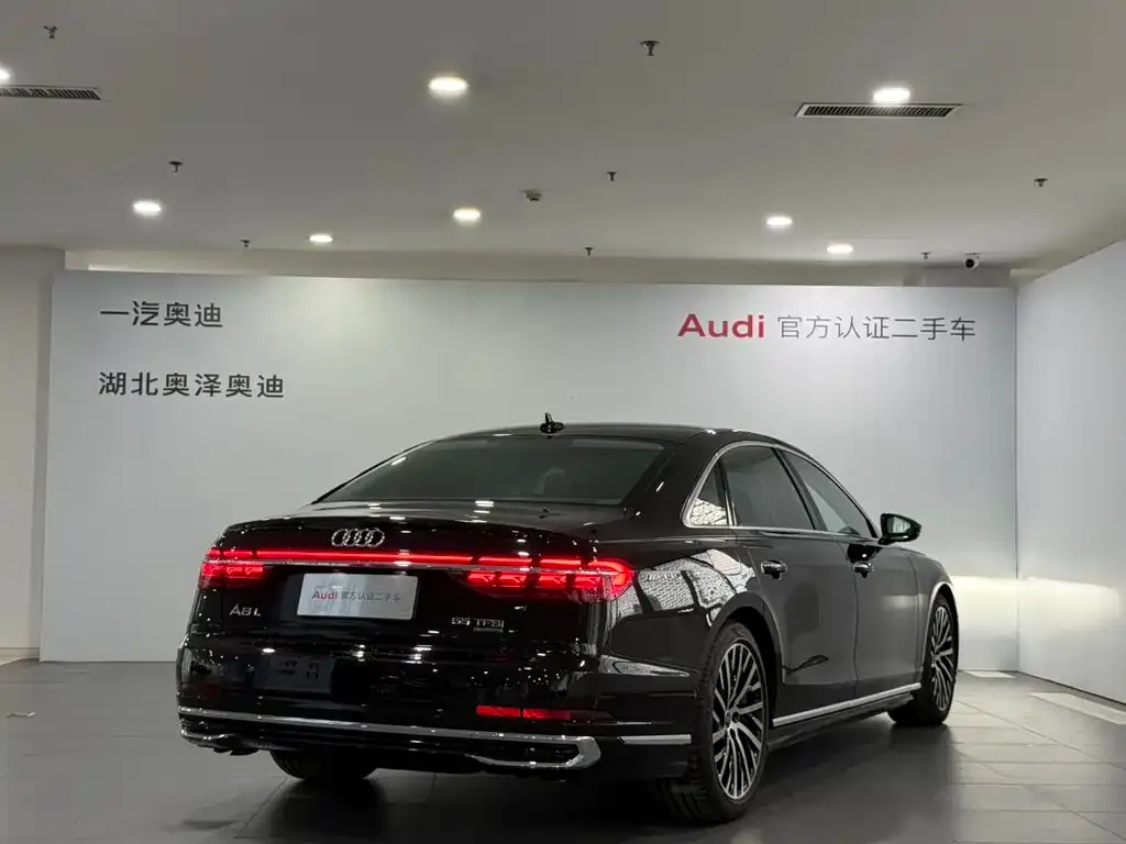 Audi A8 2024 из CN, фото 2