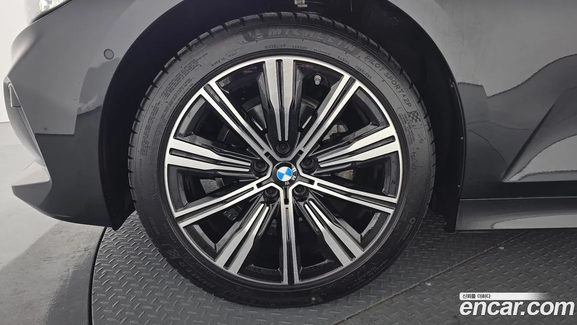 BMW 3-Series 2025 из KR, фото 5