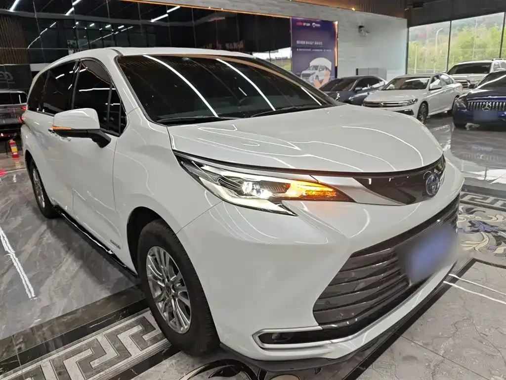 Toyota Sienna 2022 из CN, фото 4