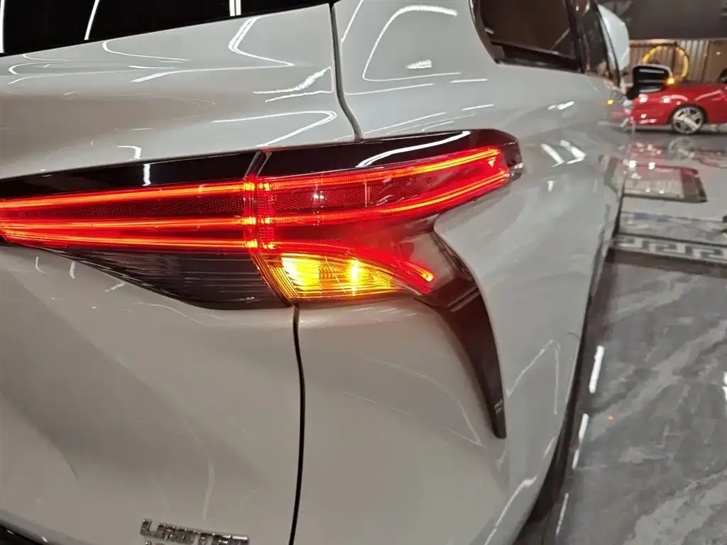 Toyota Sienna 2022 из CN, фото 8