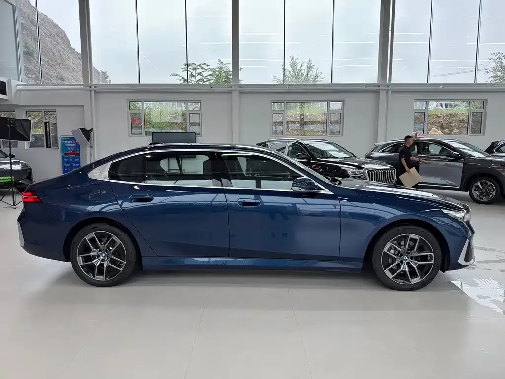 BMW i5 2024 из CN, фото 3