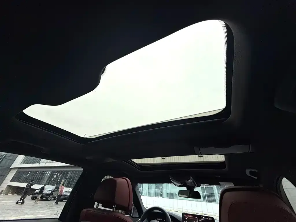 BMW 5 Series 2023 из CN, фото 9