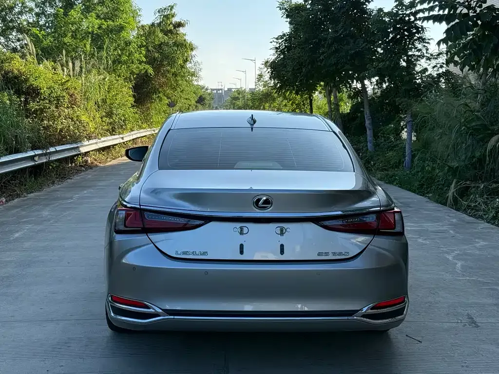 Lexus ES 2023 из CN, фото 5