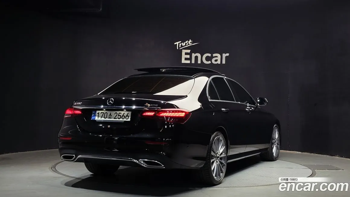 Mercedes-Benz E-Class — фото 2