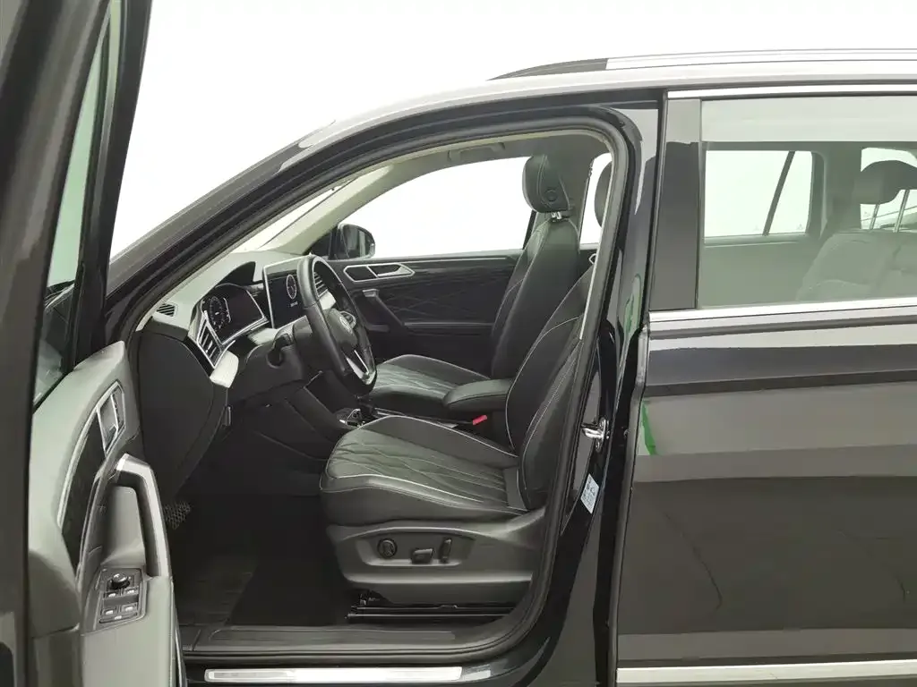 Volkswagen Tiguan L 2023 из CN, фото 10