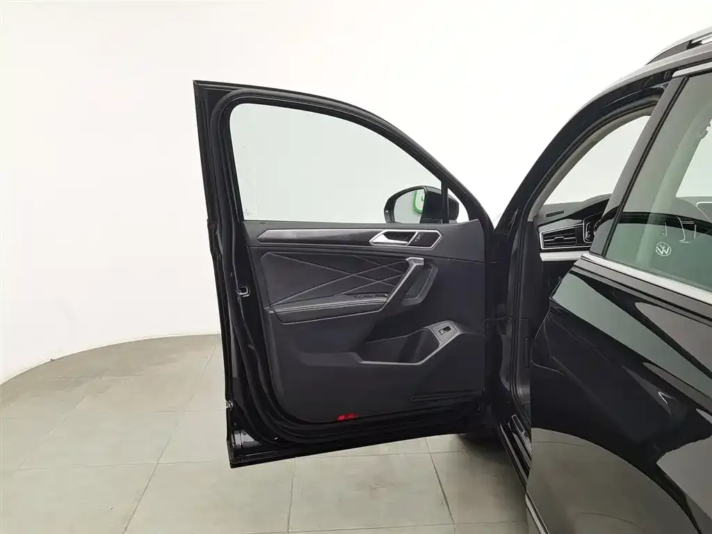 Volkswagen Tiguan L 2023 из CN, фото 8
