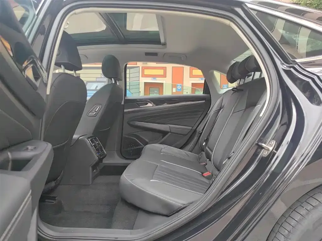 Volkswagen Passat 2023 из CN, фото 6