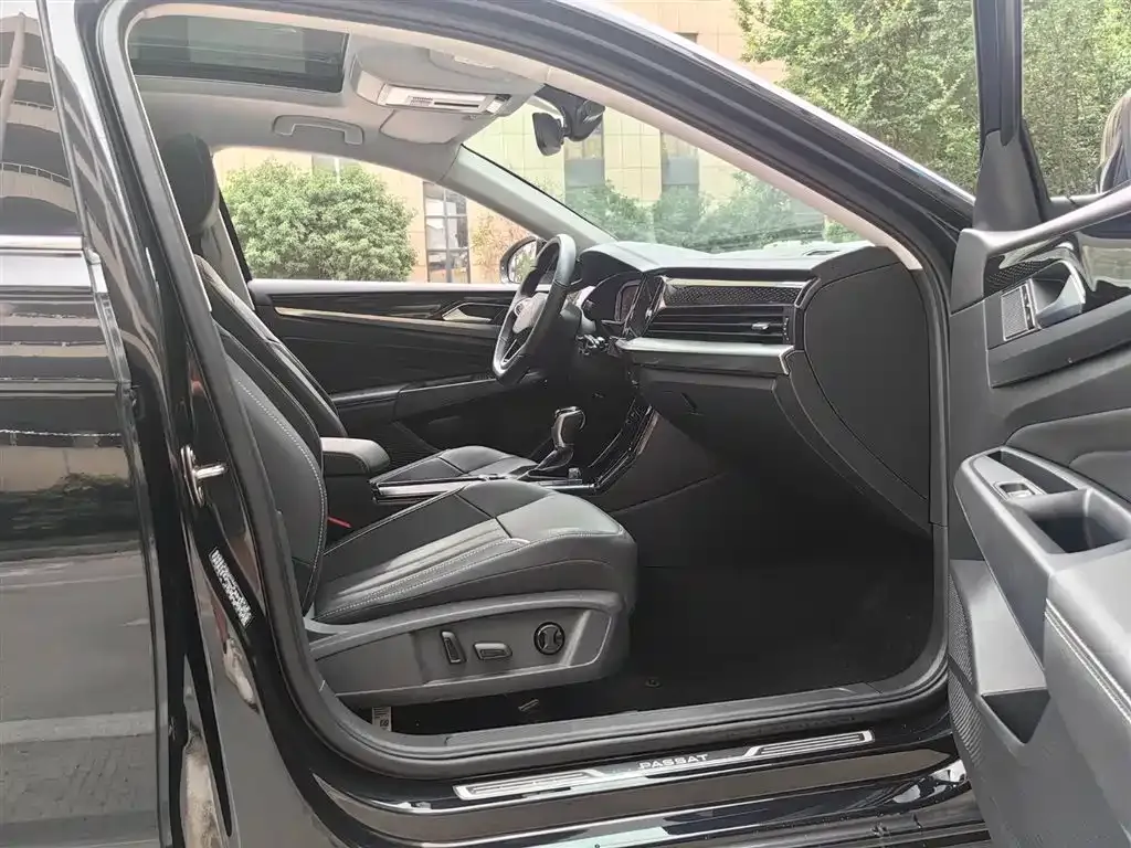 Volkswagen Passat 2023 из CN, фото 7